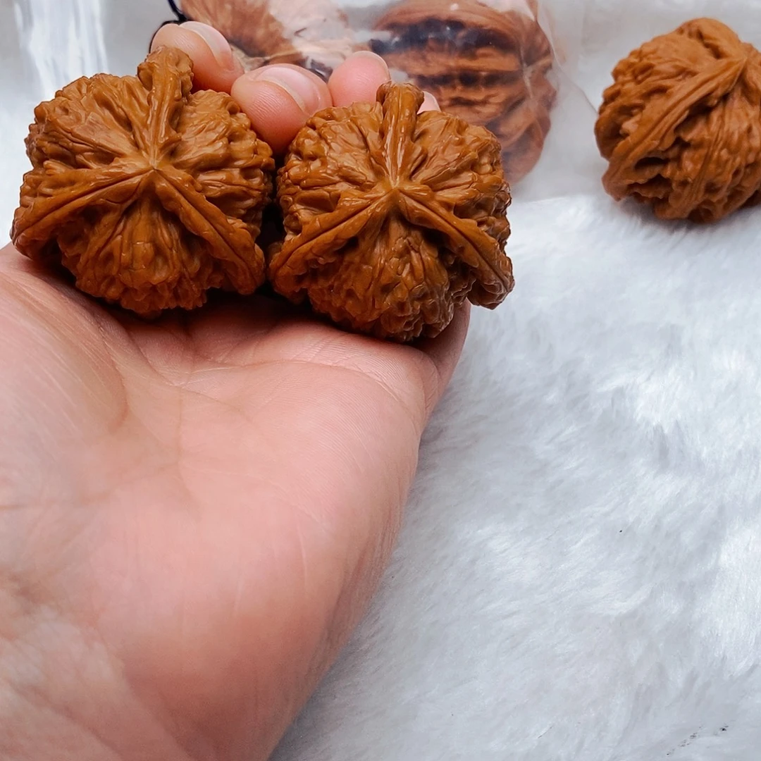 藤***菜文玩核桃吊坠三棱