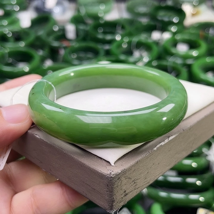 未镶嵌手镯和田玉（碧玉）