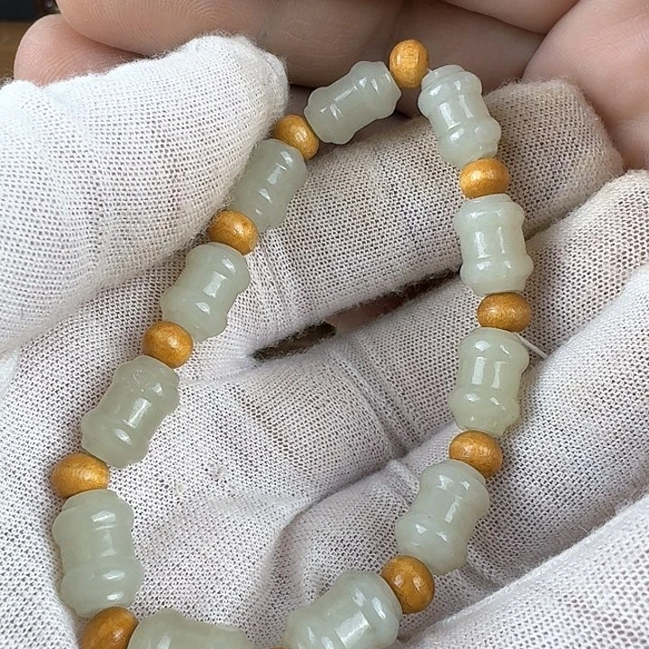 和田玉挂件未镶嵌勇****月