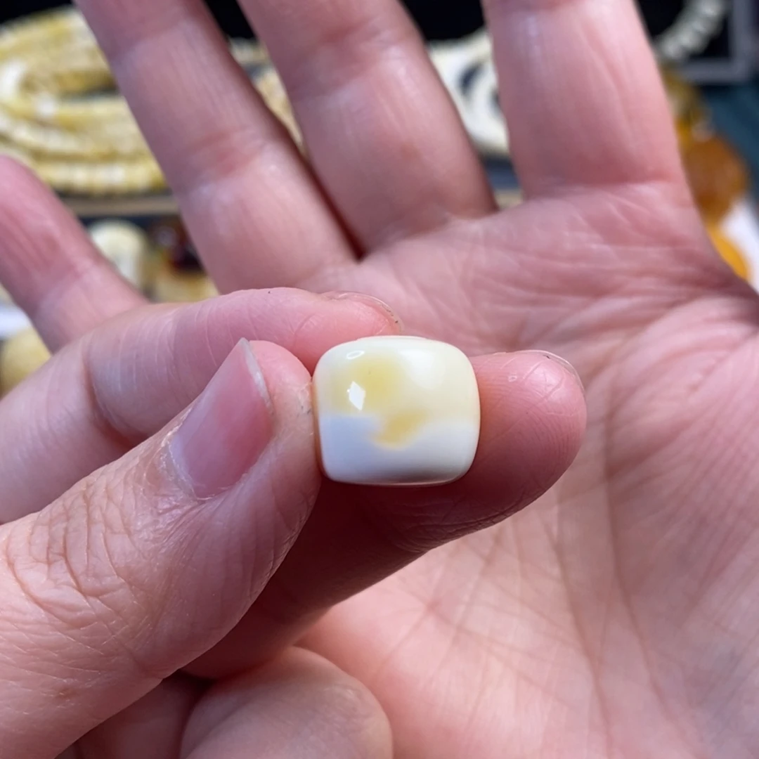 琥珀未镶嵌裸石瓷白老型单珠14