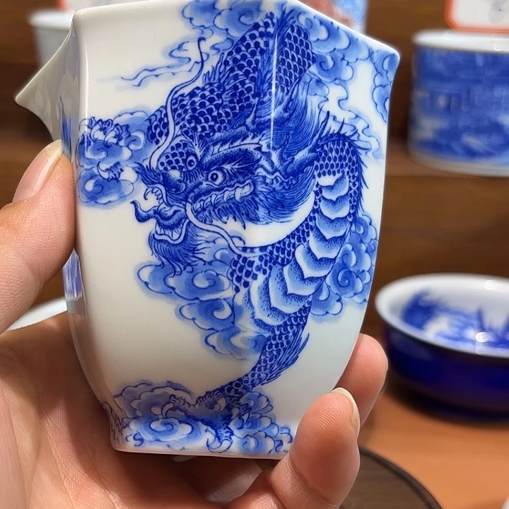 猛***惹青花手绘龙公道微微瑕