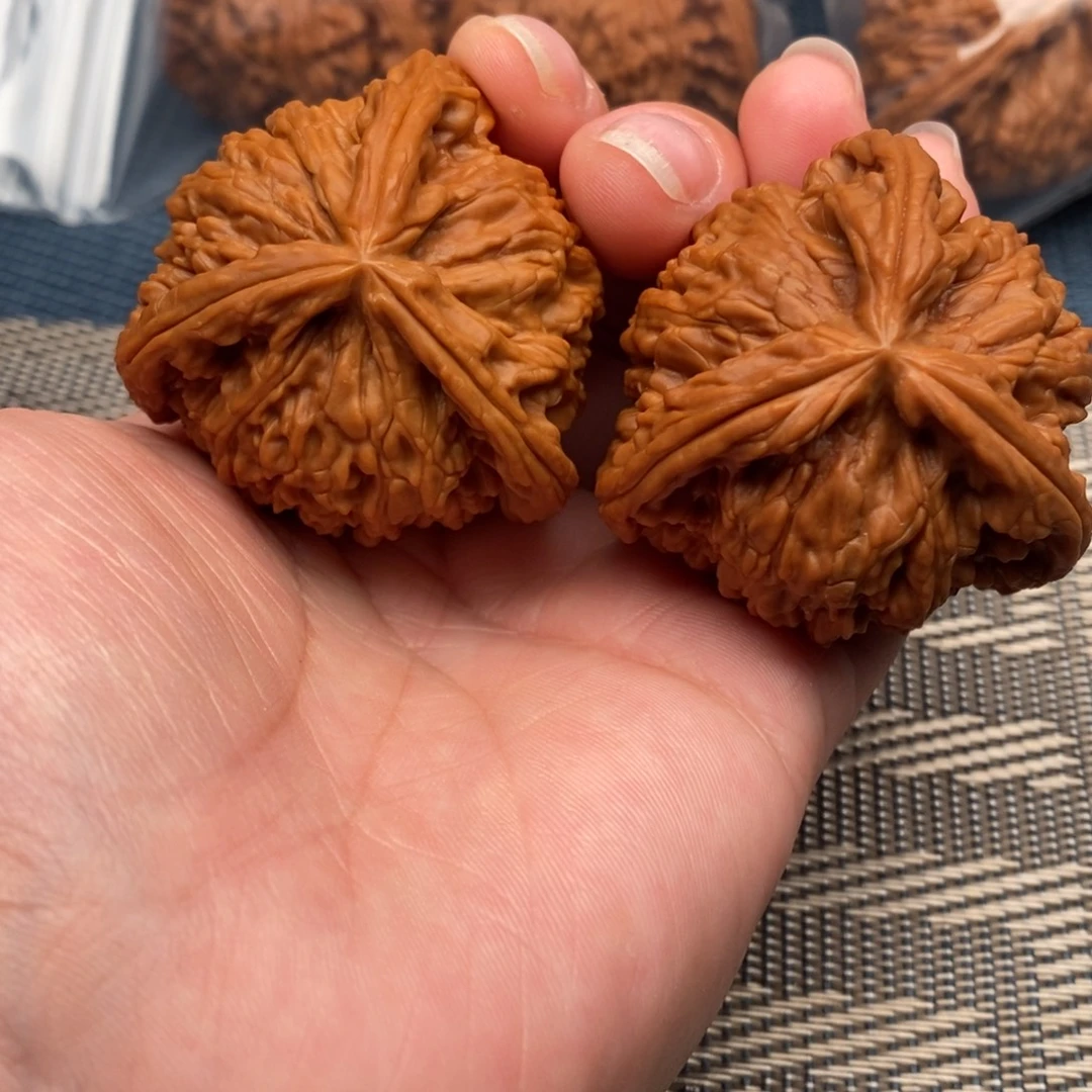 ****࿐文玩核桃吊坠三棱