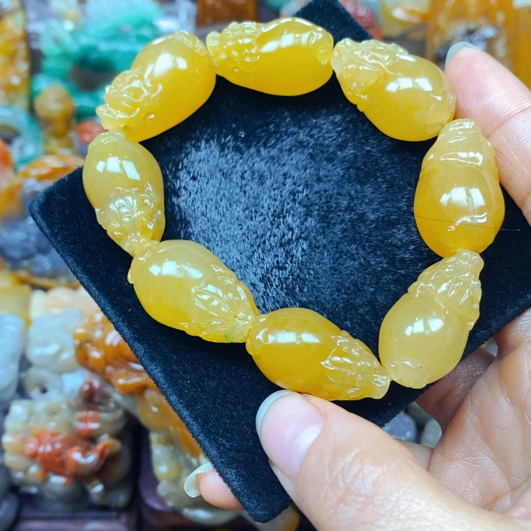 未镶嵌石英质玉（黄龙玉）颈饰