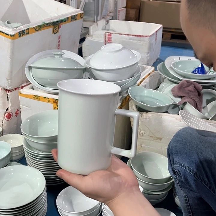 陶瓷青瓷马克杯两个，微瑕处理