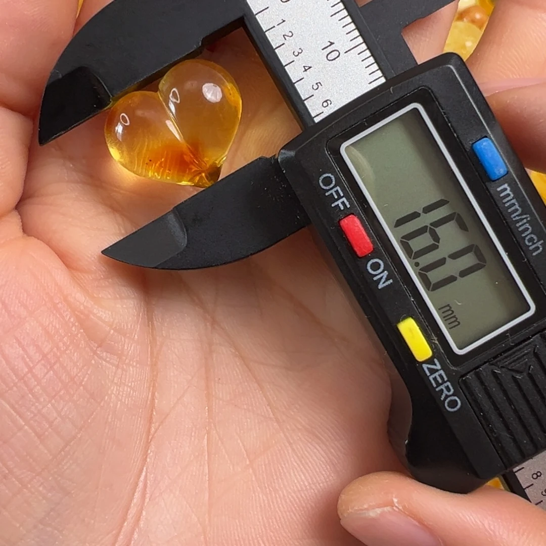 琥珀未镶嵌裸石琥珀