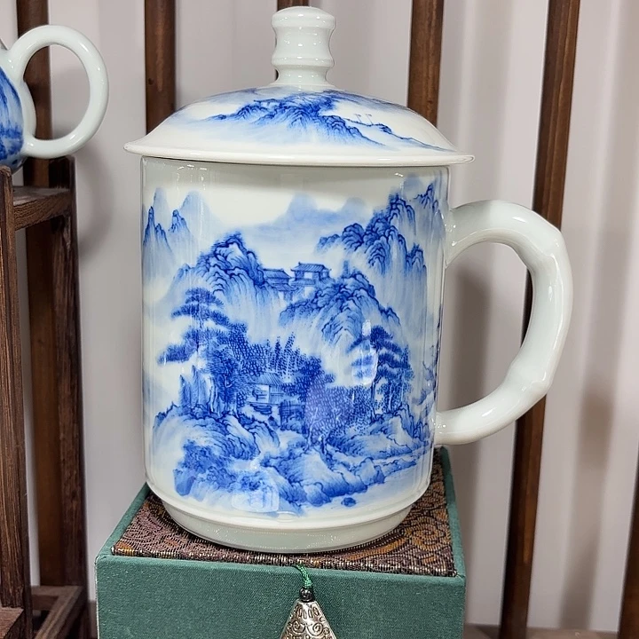 吕***飞摆件景德镇陶瓷茶杯