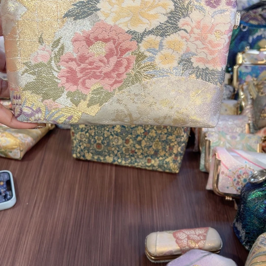 用***王蚕丝花卉大化妆包