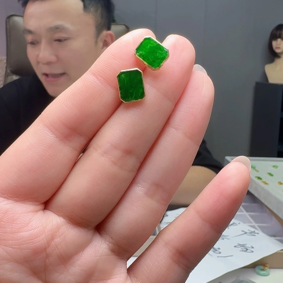 翡翠18K金镶嵌耳饰天然