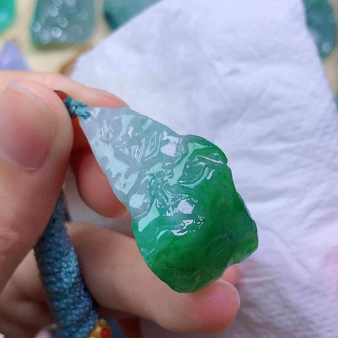 翡翠未镶嵌吊坠(赠链) 1588