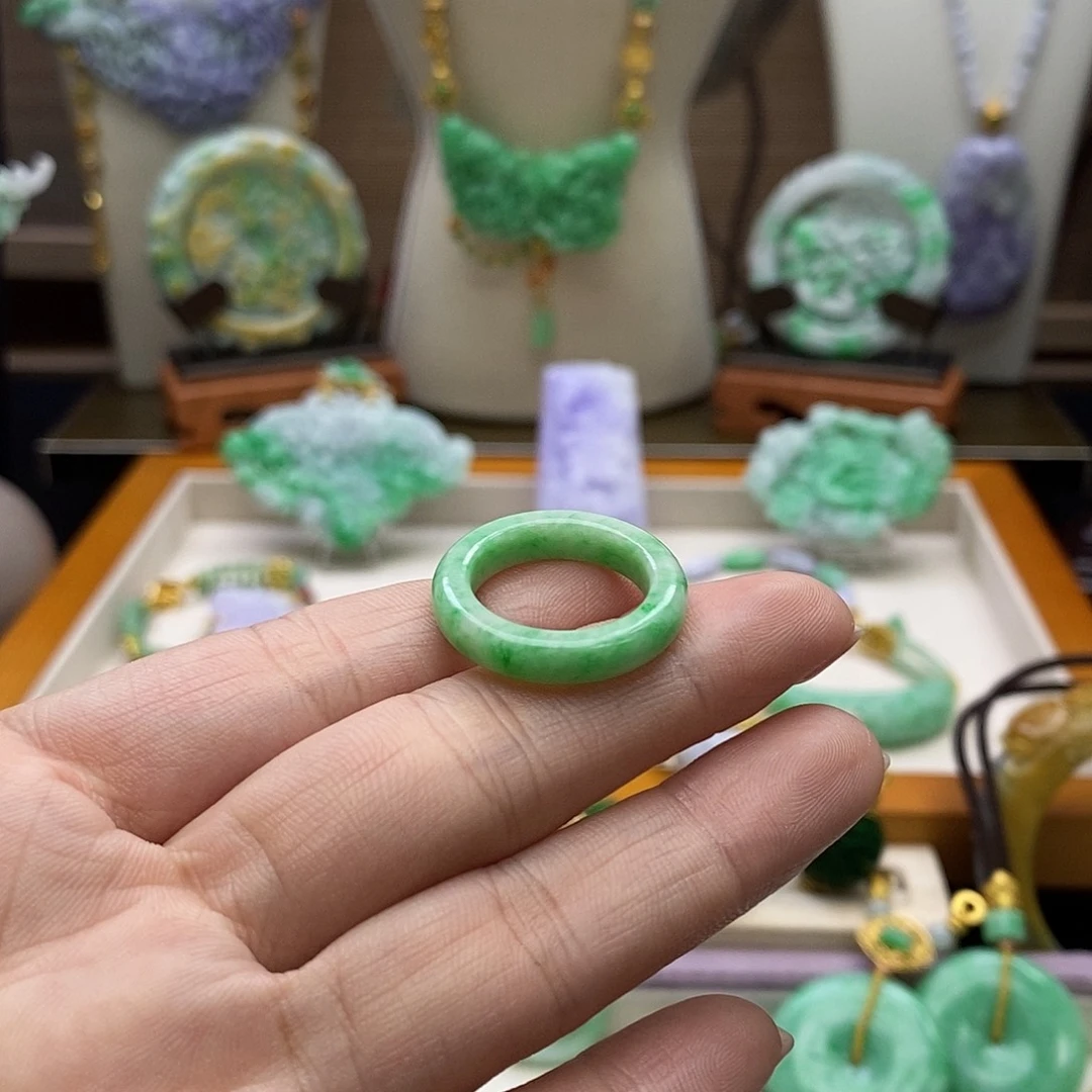 颈饰未镶嵌翡翠天然