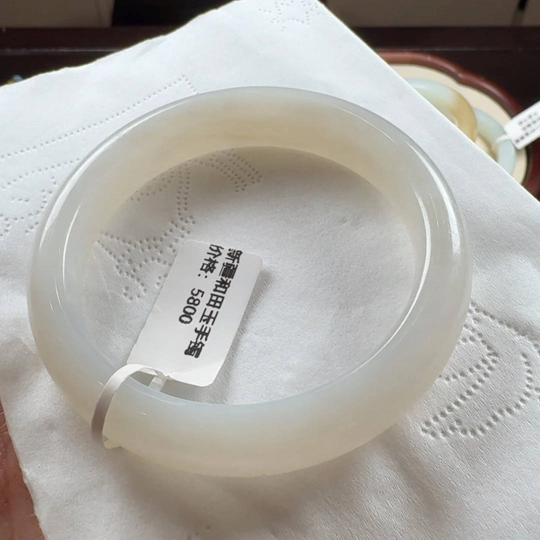 和田玉未镶嵌手镯