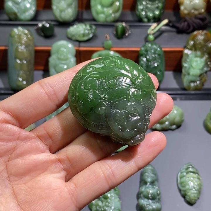 未镶嵌和田玉挂件