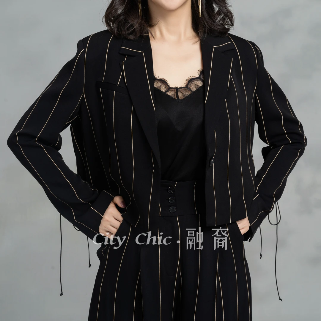 条纹设计感时尚西装 80351076