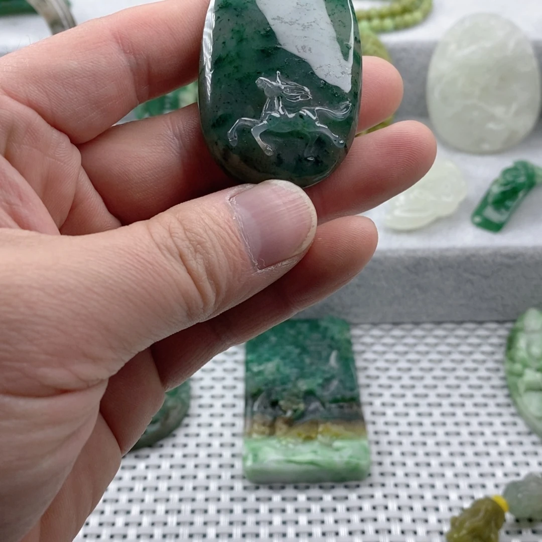 独山玉未镶嵌颈饰