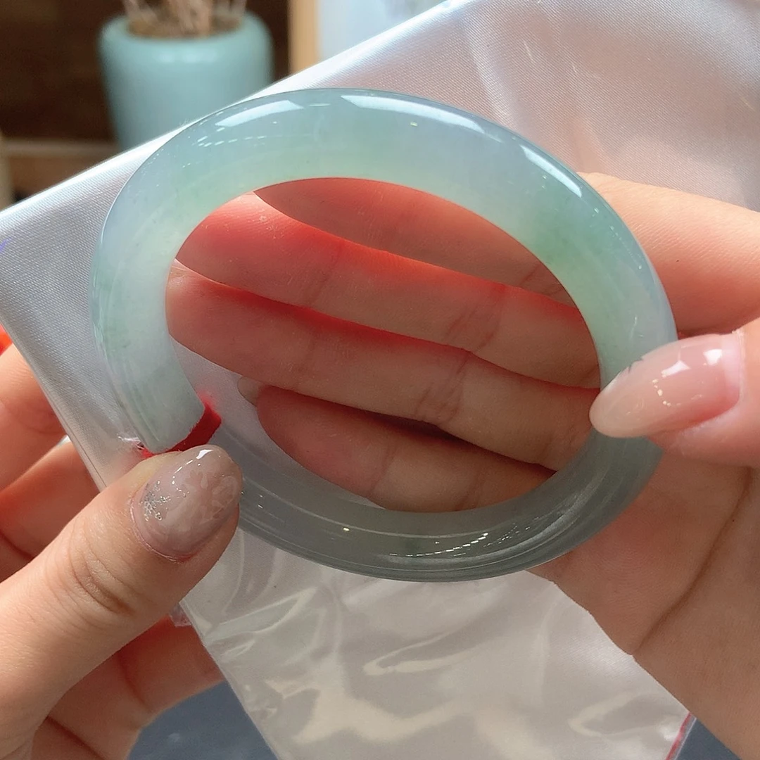 翡翠未镶嵌手镯冰湖绿显白5号