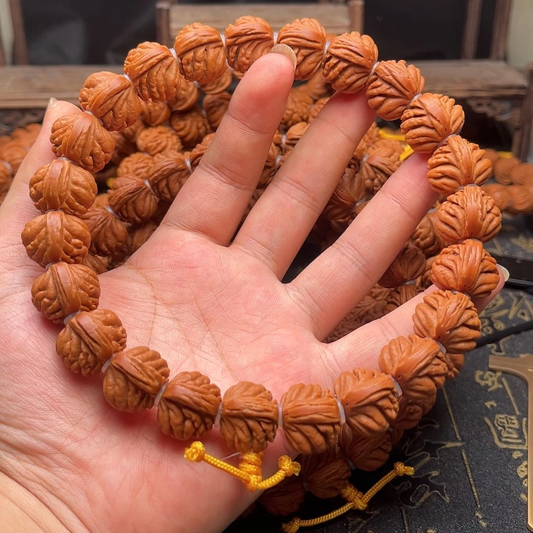 桃核吊坠桃和手持