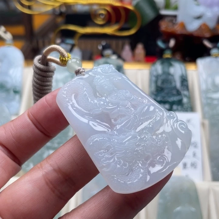 l***o翡翠未镶嵌挂件玉