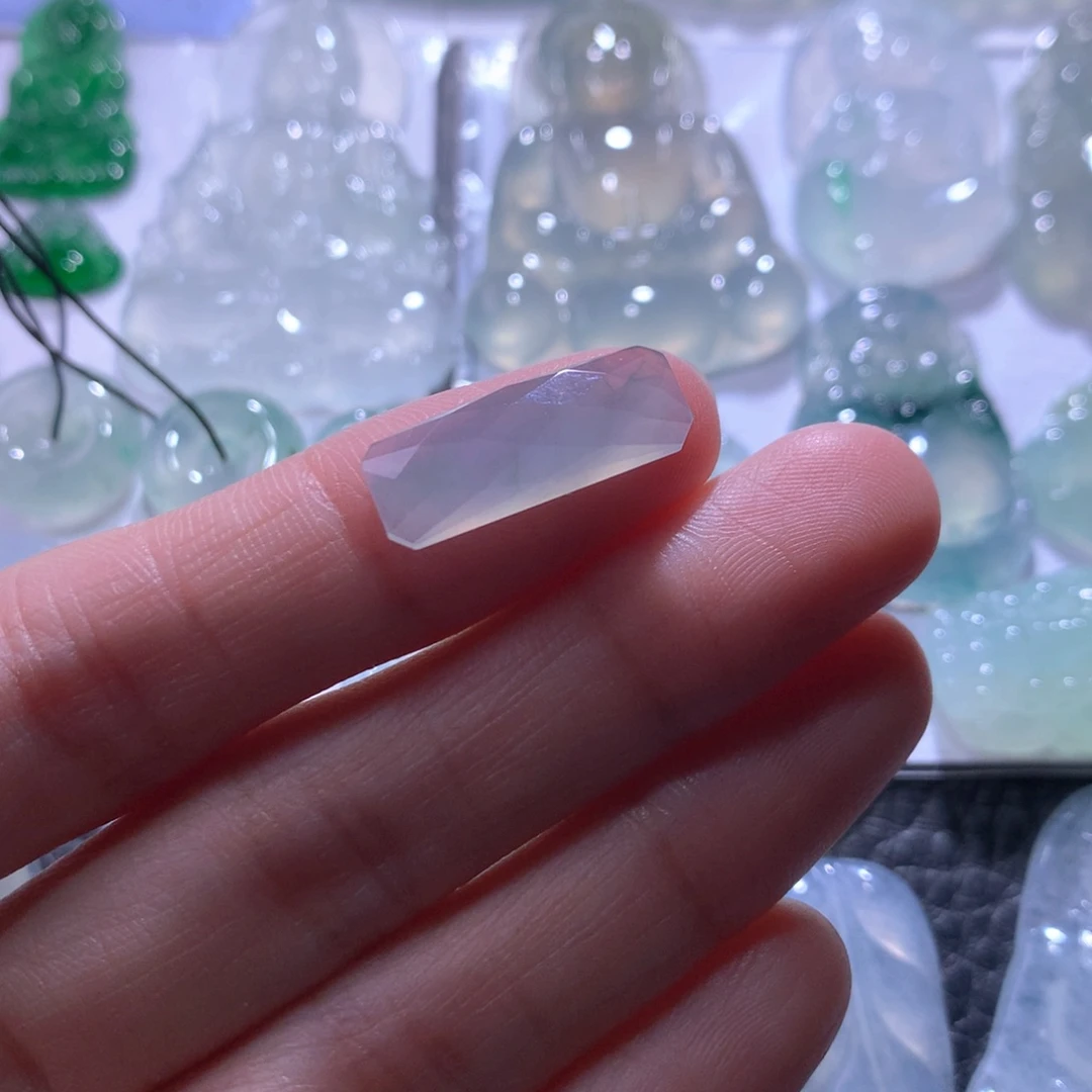 翡翠未镶嵌颈饰马鞍