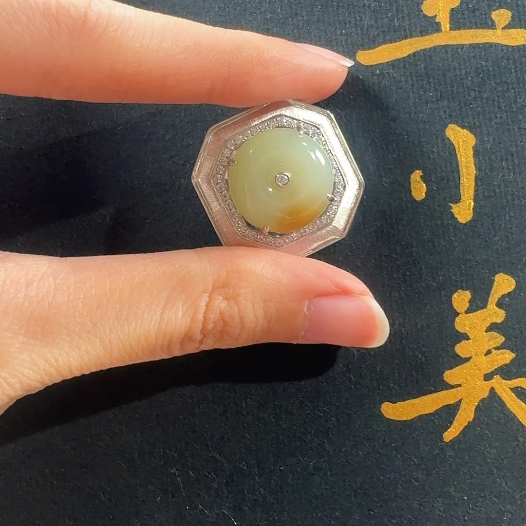 和田玉未镶嵌颈饰糖白