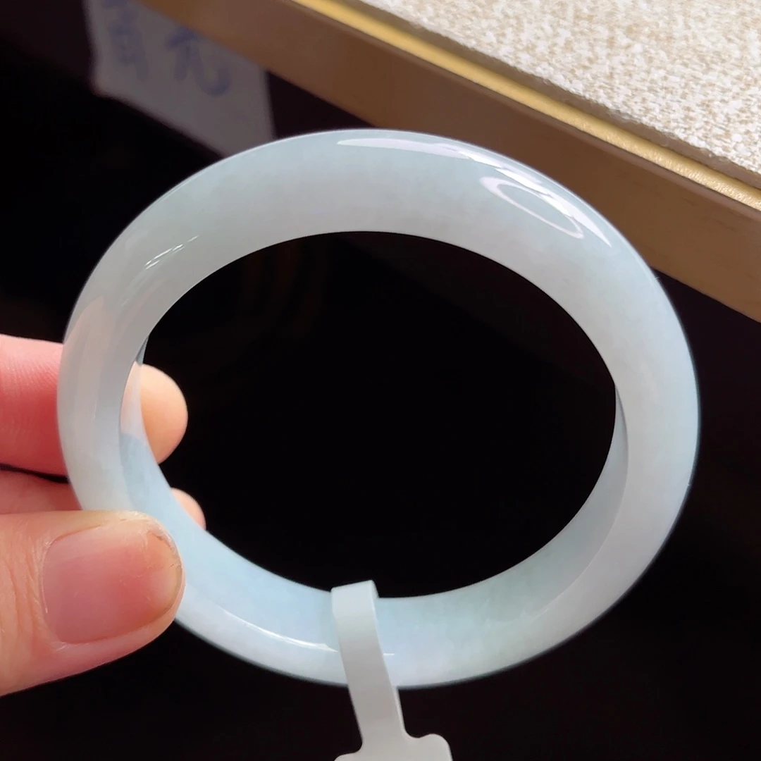 翡翠手镯未镶嵌手镯