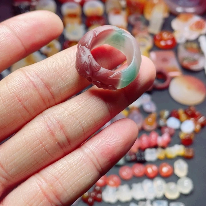 石英质玉戒指未镶嵌安**夏