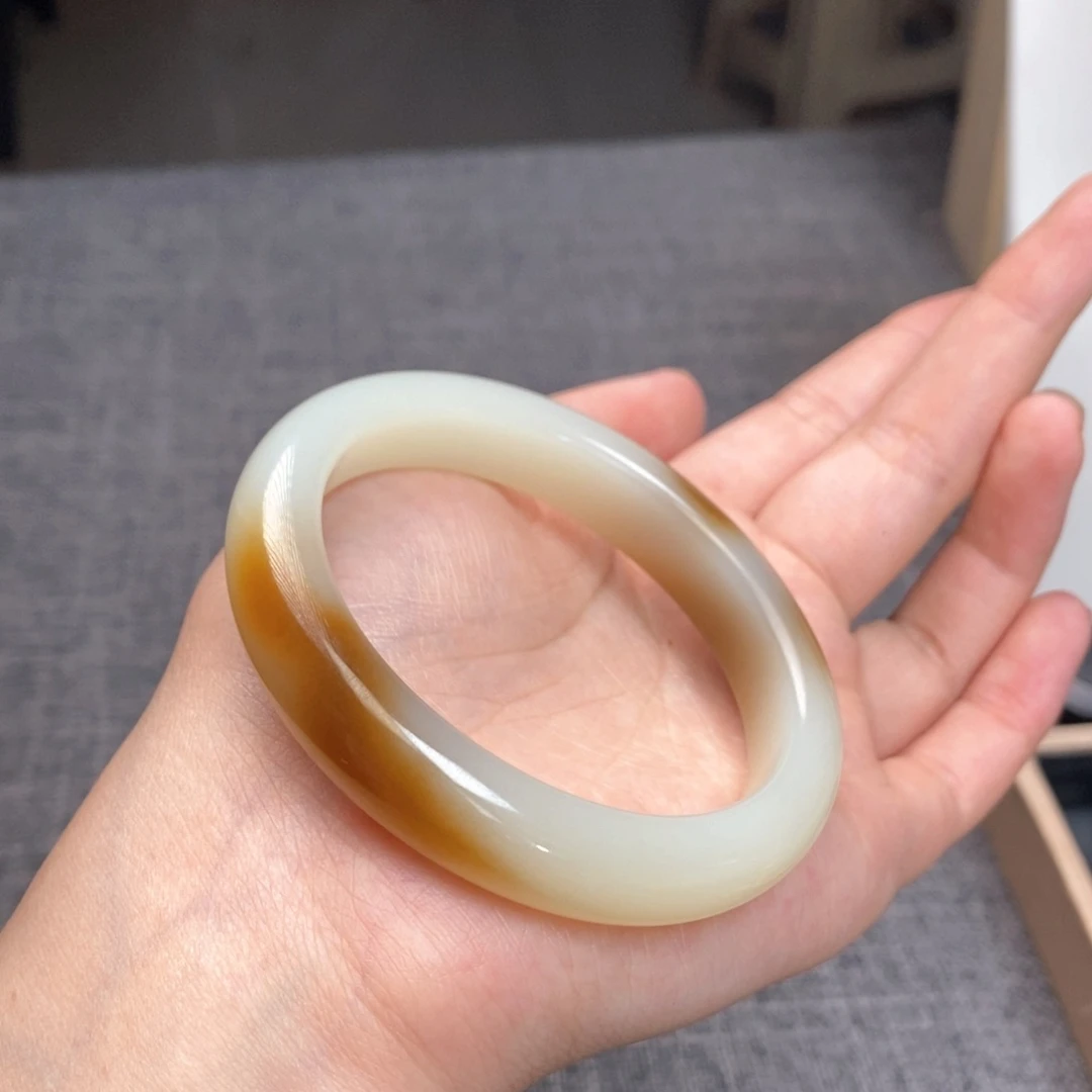 云***浪和田玉手镯未镶嵌