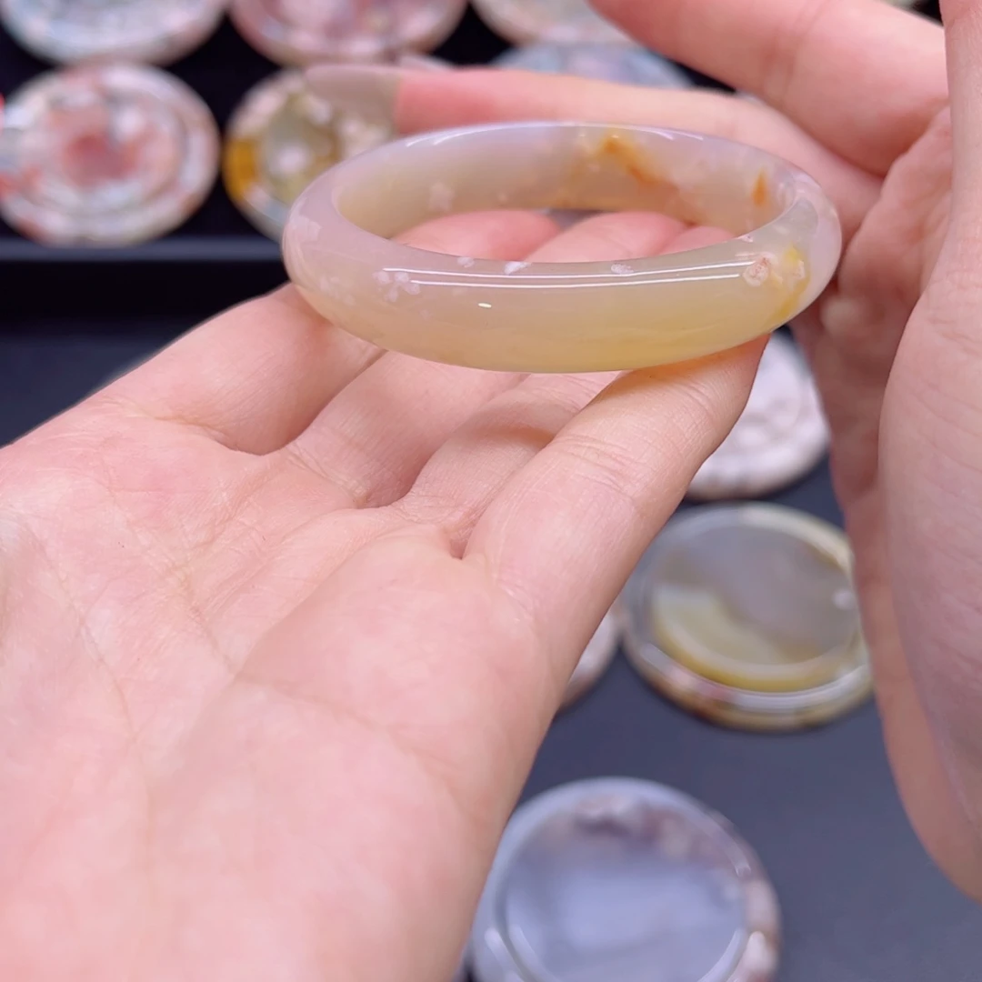 玛瑙/玉髓手镯未镶嵌52