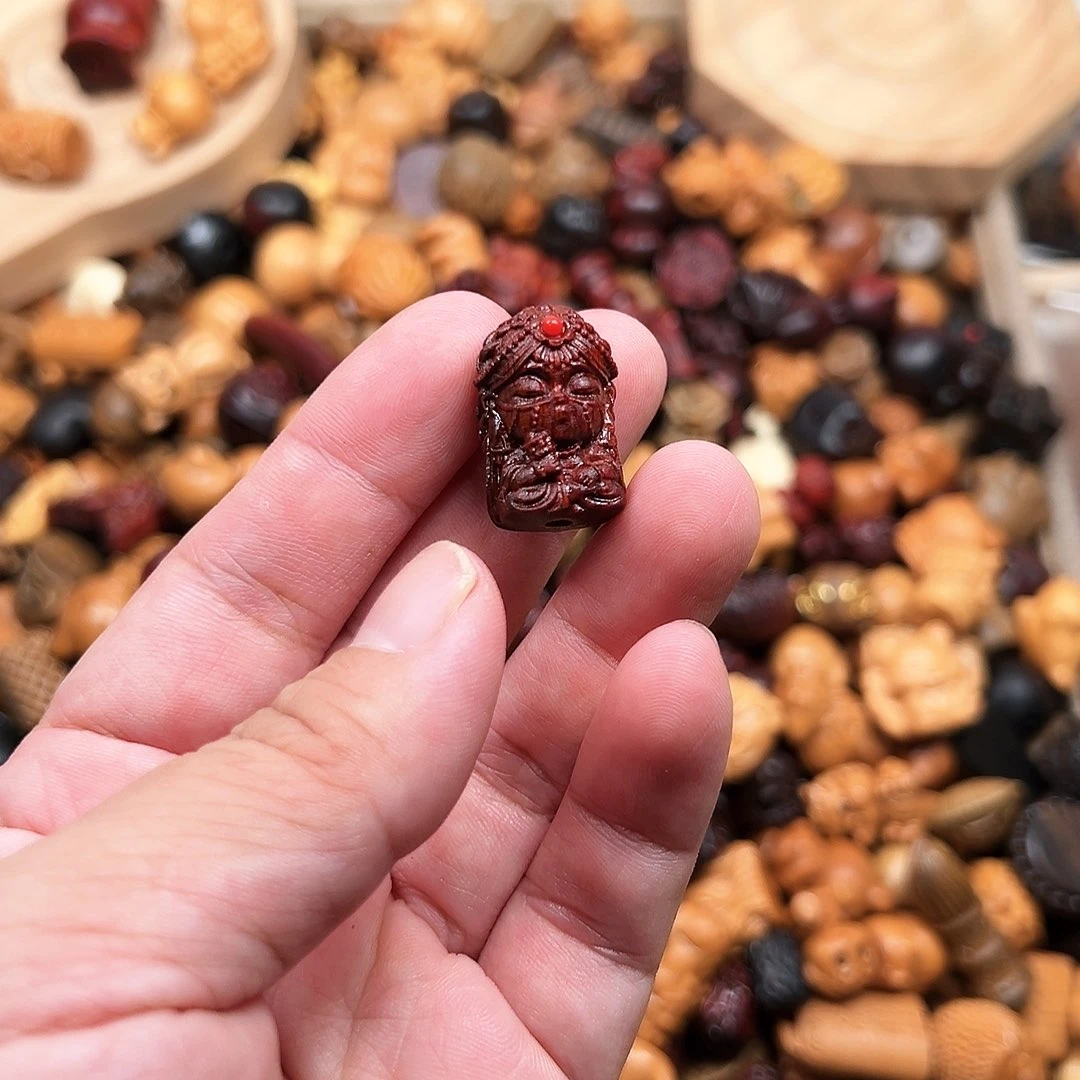 何****铺木头的雕刻艺术