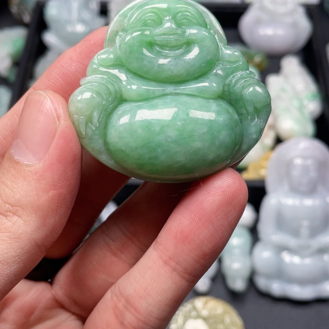 翡翠未镶嵌颈饰如*翡翠