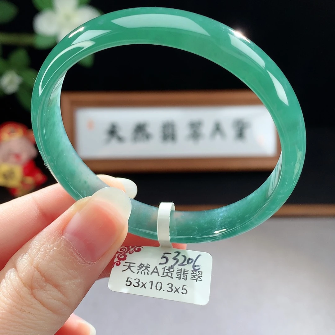 未镶嵌手镯（圆镯）翡翠