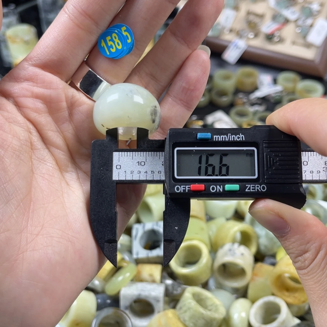 蛇纹石玉未镶嵌戒指