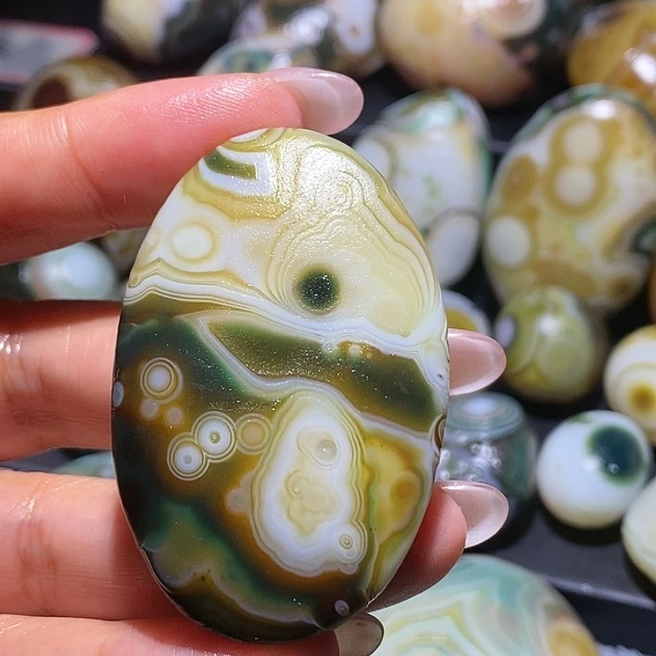 金***蛙玛瑙/玉髓未镶嵌珠宝奇石