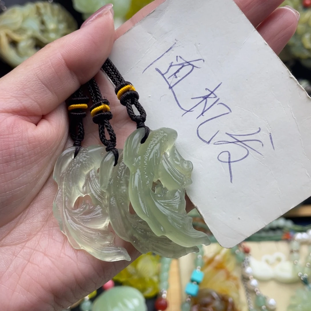 蛇纹石玉未镶嵌颈饰