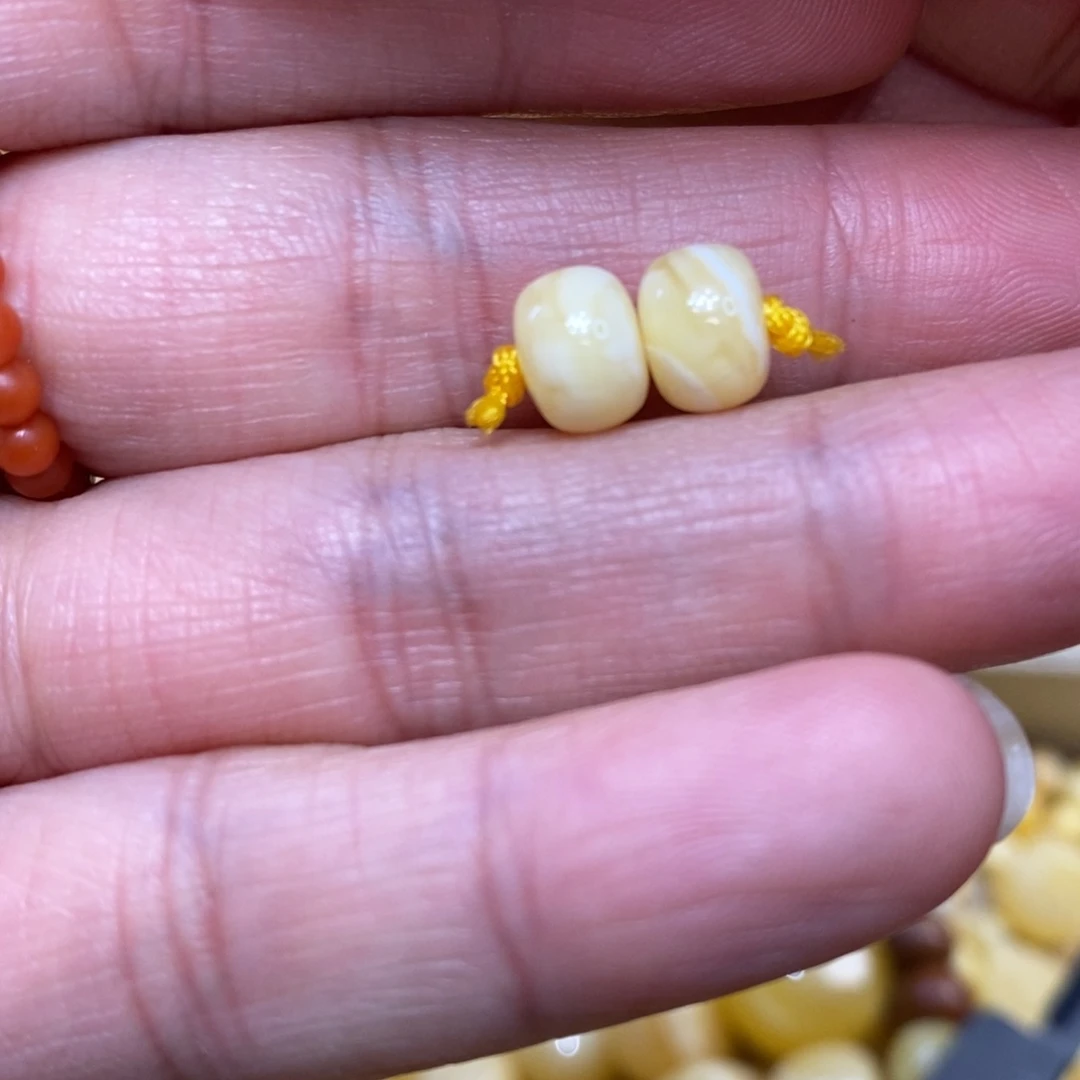 琥珀未镶嵌裸石原矿蜜蜡配珠