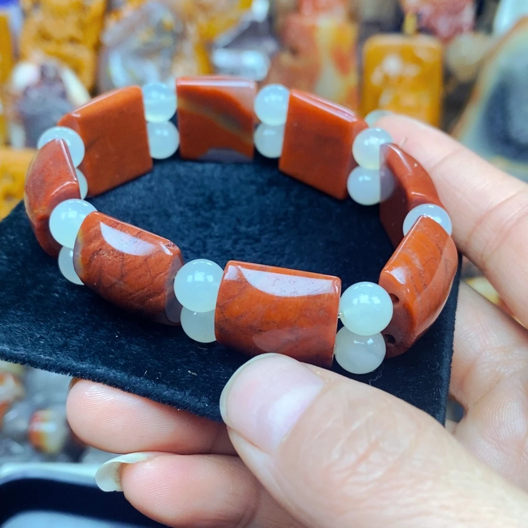 未镶嵌石英质玉（黄龙玉）颈饰