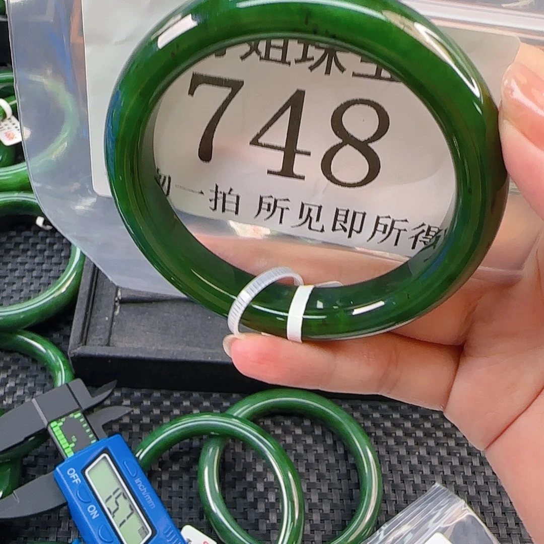 颈饰未镶嵌和田玉手镯60 748