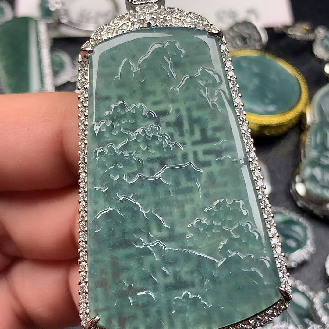 翡翠未镶嵌颈饰大山水