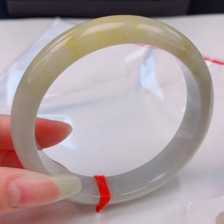 翡翠手镯未镶嵌59圈