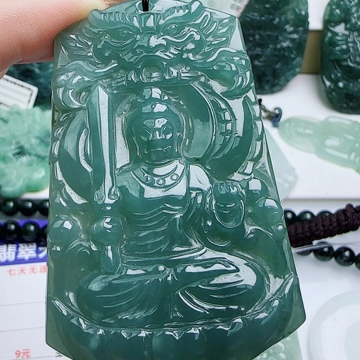 翡翠颈饰未镶嵌天然的A货翡翠