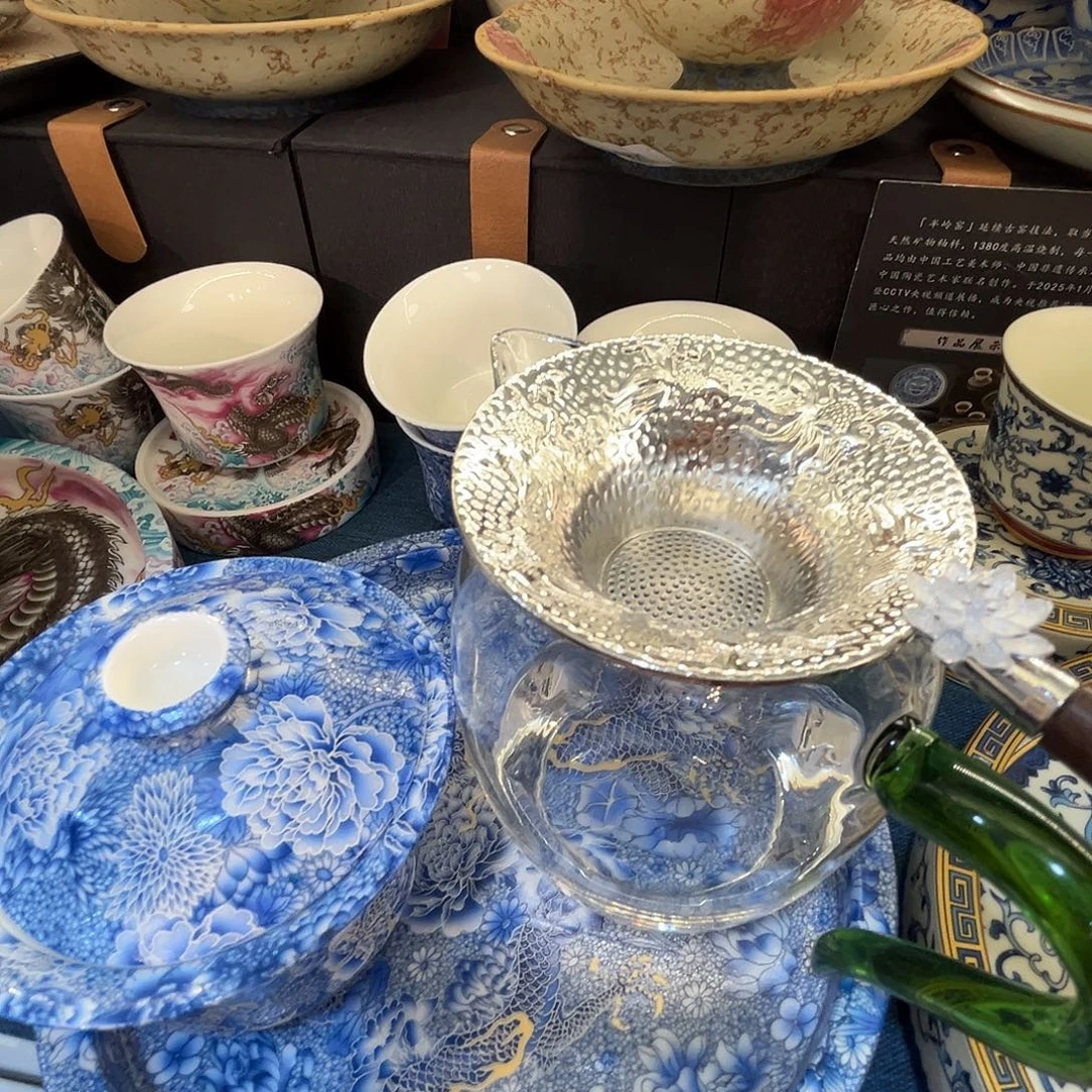 ……这些盖碗很漂亮！！