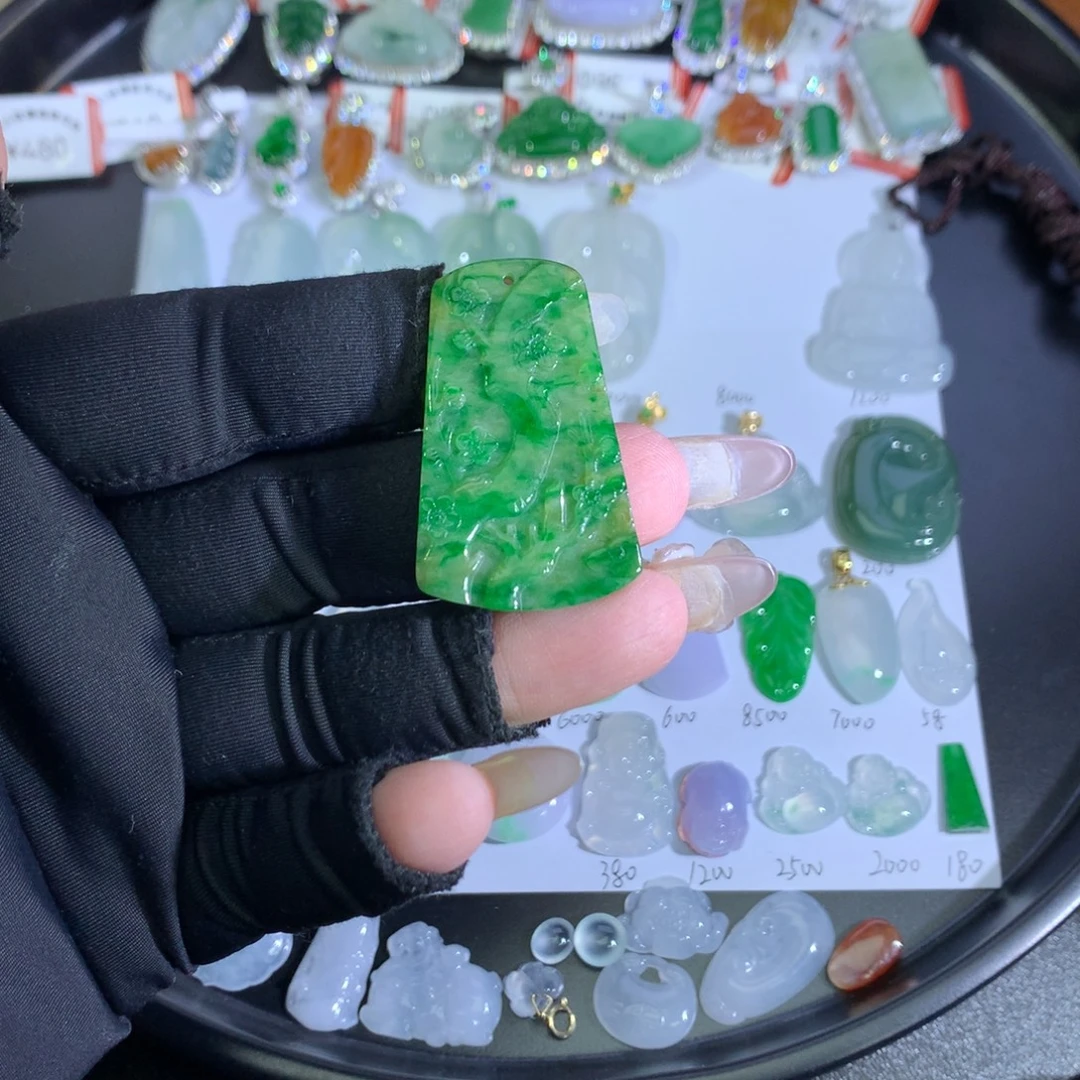 翡翠未镶嵌吊坠(不含链)梅花牌