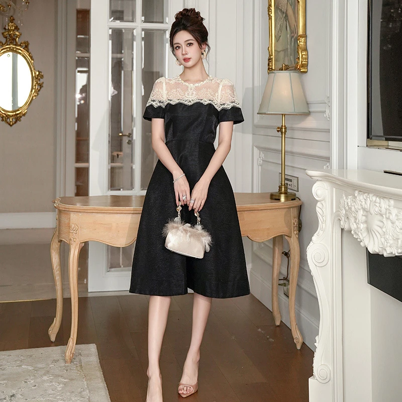 高端精致撞色千金风连衣裙女2025新款夏季蕾丝拼接短袖收腰长裙子