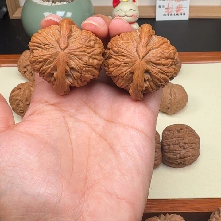 文玩核桃把件闷白43微修