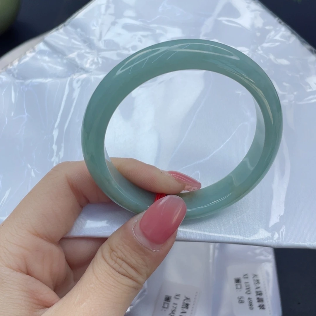翡翠手镯未镶嵌翡翠