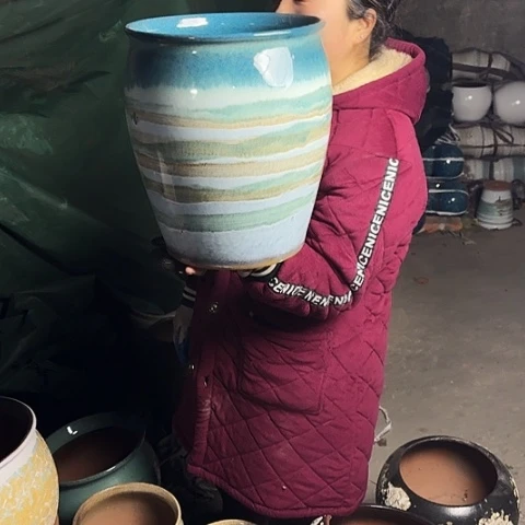 口25高30瑕疵底部鼓包。