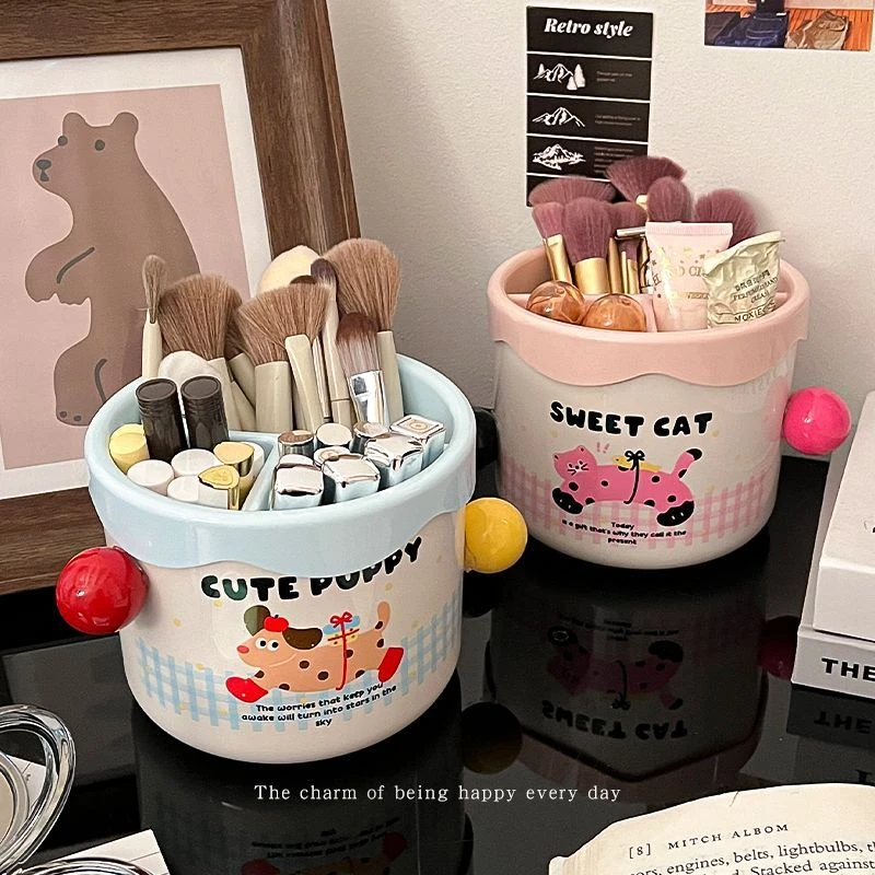 可爱化妆刷收纳筒简约大容量分格整理桌面卡通化妆品口红收纳桶Q