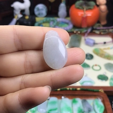 翡翠颈饰未镶嵌福贝