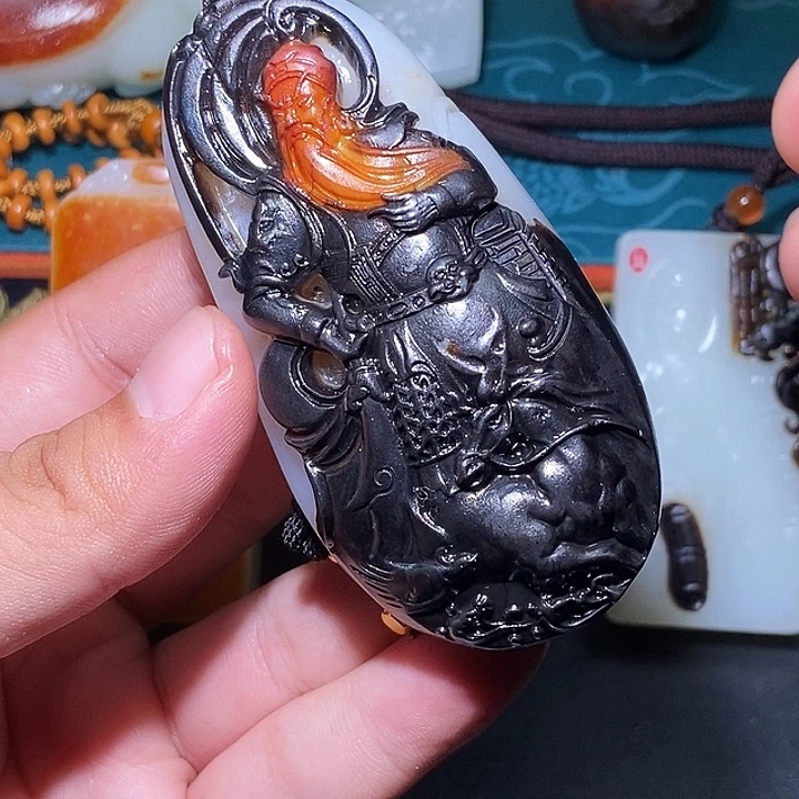 杨***龙和田玉未镶嵌颈饰CC