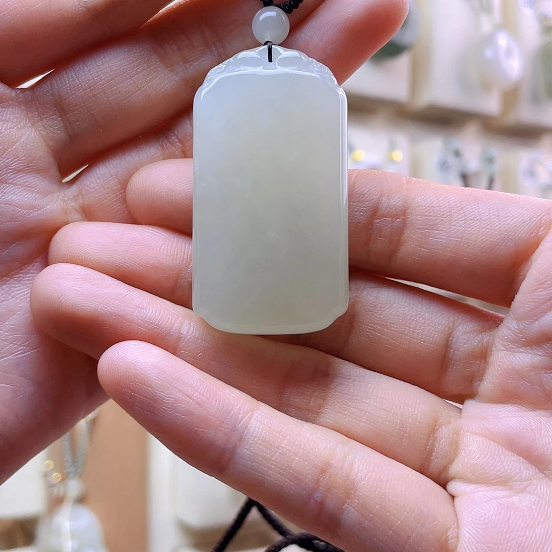 和田玉未镶嵌吊坠(赠链)小*闺