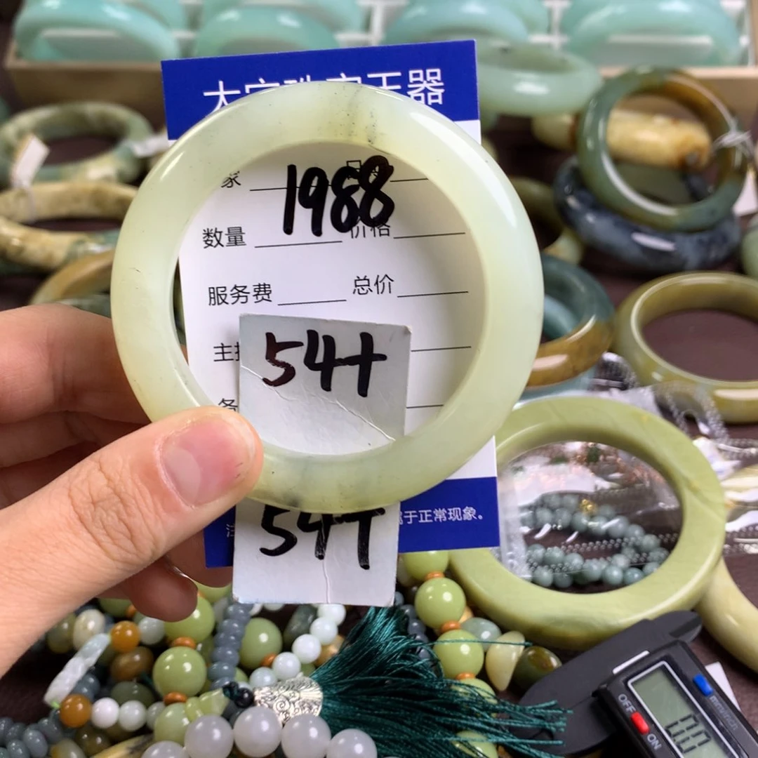 蛇纹石玉手镯未镶嵌1988